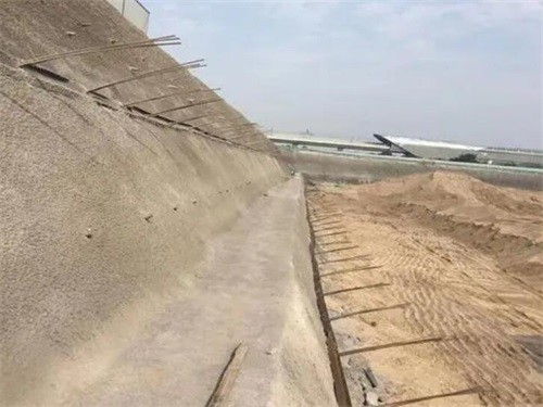 郊区河道边坡加固